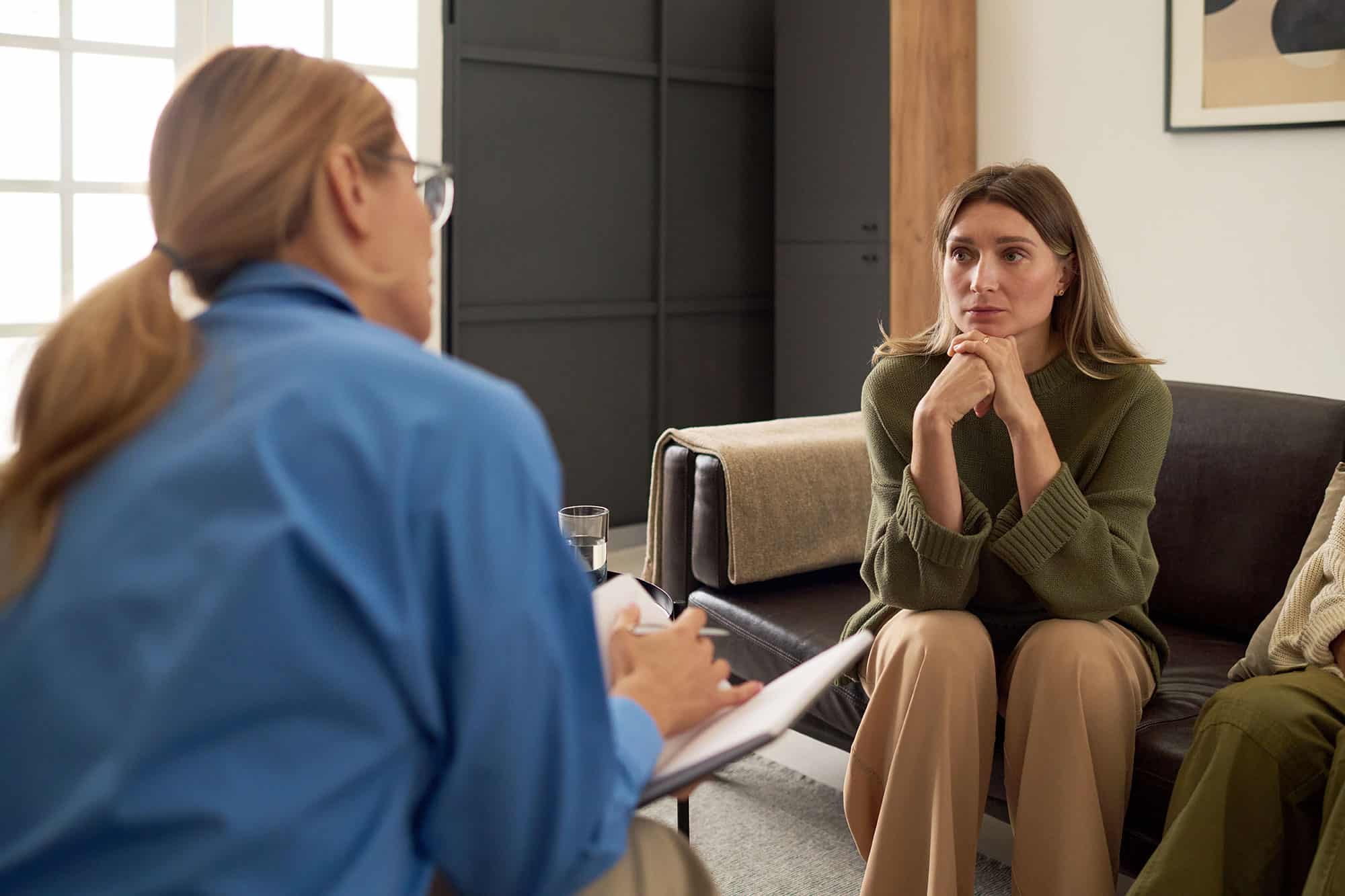 therapist helping a bereaving client